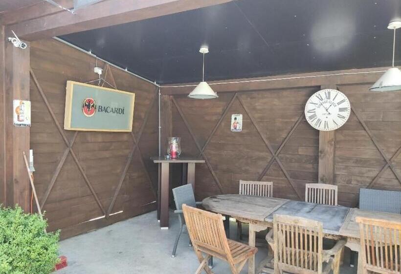 Дом 1 Спальня, B&b La Raveline