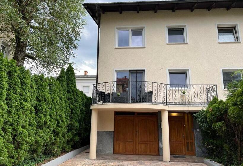 اتاق استاندارد سه تخته با سرویس بهداشتی مشترک, Emona Guesthouse Ljubljana