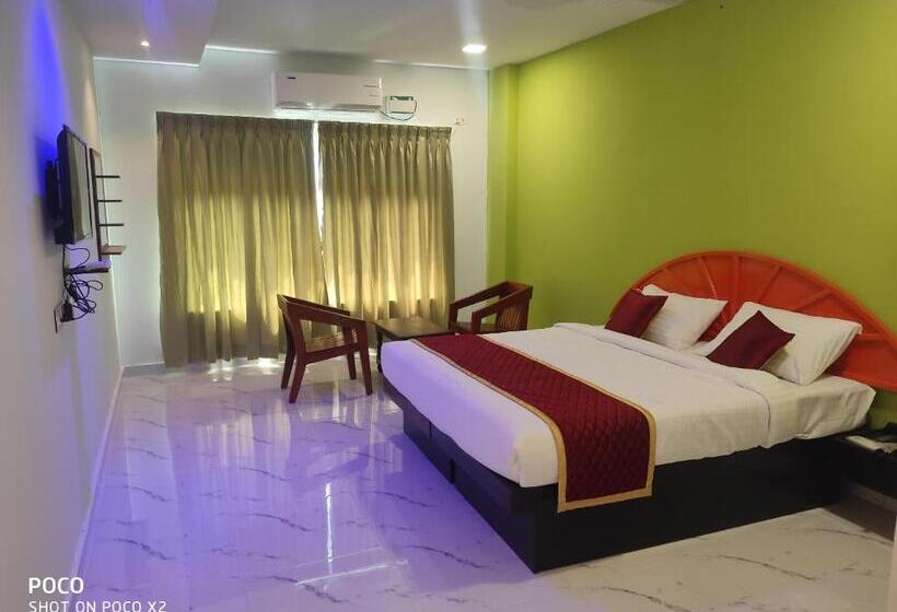 Номер Deluxe, Rajeswari International
