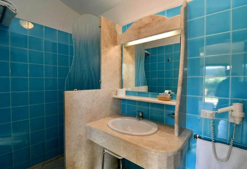 Семейный Номер, Li Suari Club Village
