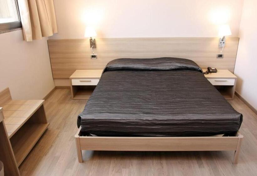 Номер Стандарт, Meuble' Atlantic