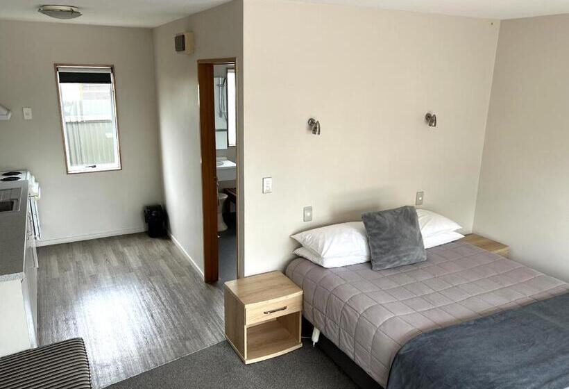 Студия Стандарт, Jade Court Motel