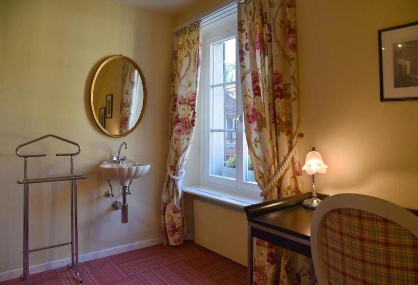 Трехместный Номер Базовый, Romantik Hotel Schwan
