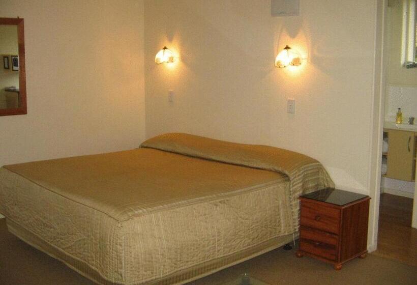 Студия Стандарт, Shortland Court Motel