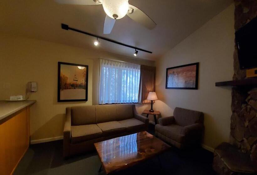 Suite, Getaways At Snow Lake Lodge