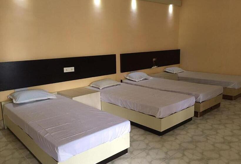 اتاق استاندارد چهار تخته, Vajrabodhi Guest House