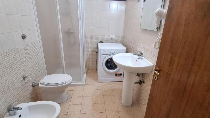 Апартаменты 3 Спальни, Catona House