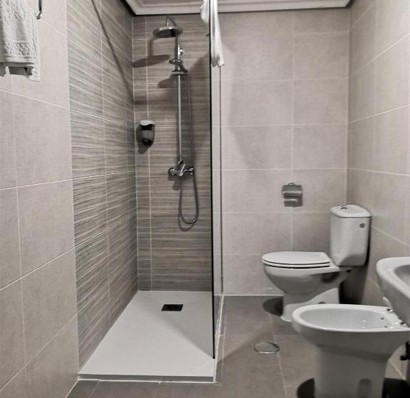 标准三人间, Hostal Madrid I
