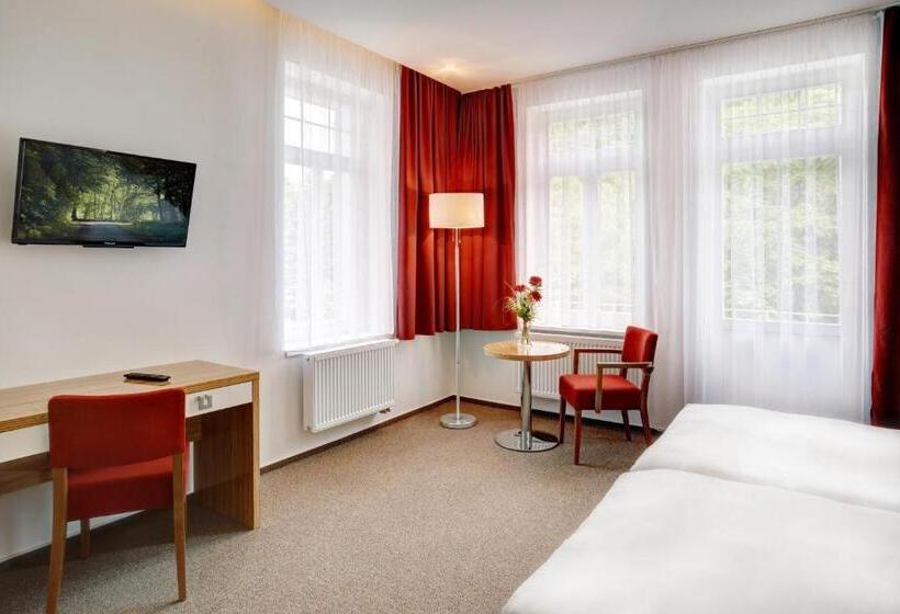 Suite, Astoria