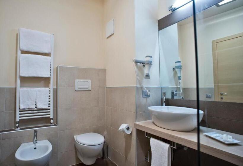 اتاق پنج‌تخته استاندارد, Le Blanc Hotel & Spa