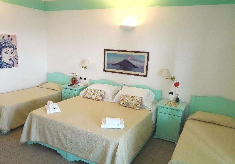 اتاق استاندارد با چشم‌انداز, Logis Hôtels   Le Bellaroc   Hôtel 2 étoiles Et Restaurant