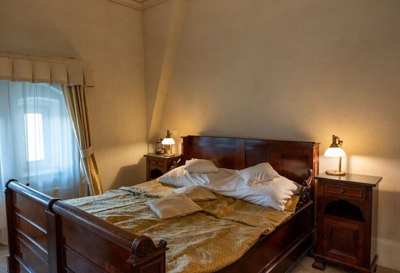 Номер Стандарт, Pałac Wojanów