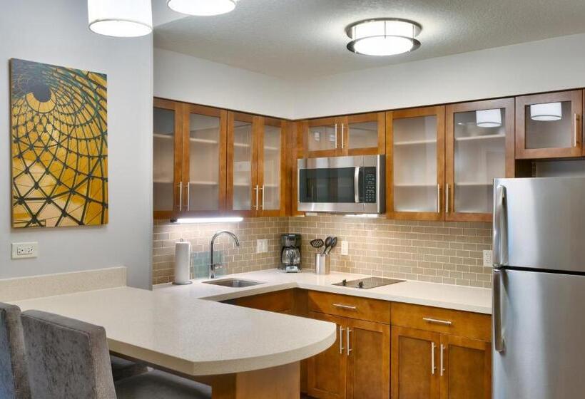 장애인을 위한 킹사이즈 침대 스탠다드 룸, Staybridge Suites   Gainesville I 75, An Ihg