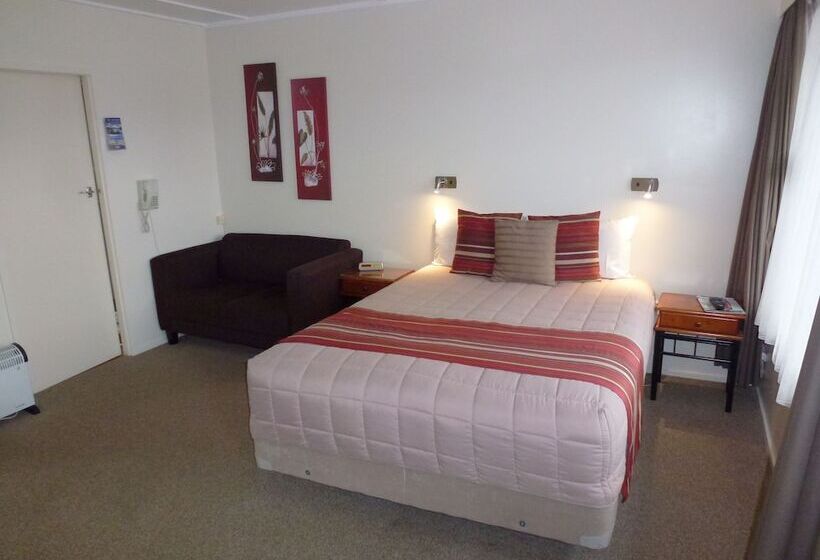 Студио Executive, Asure Adcroft Motel