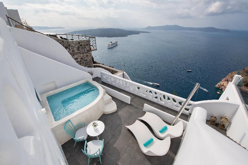 Студио Executive, Asure Adcroft Motel