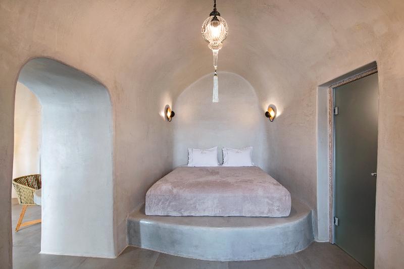 Студио Executive, Asure Adcroft Motel