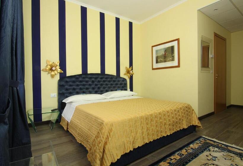 اتاق استاندارد سه نفره, Albergo Al Viale