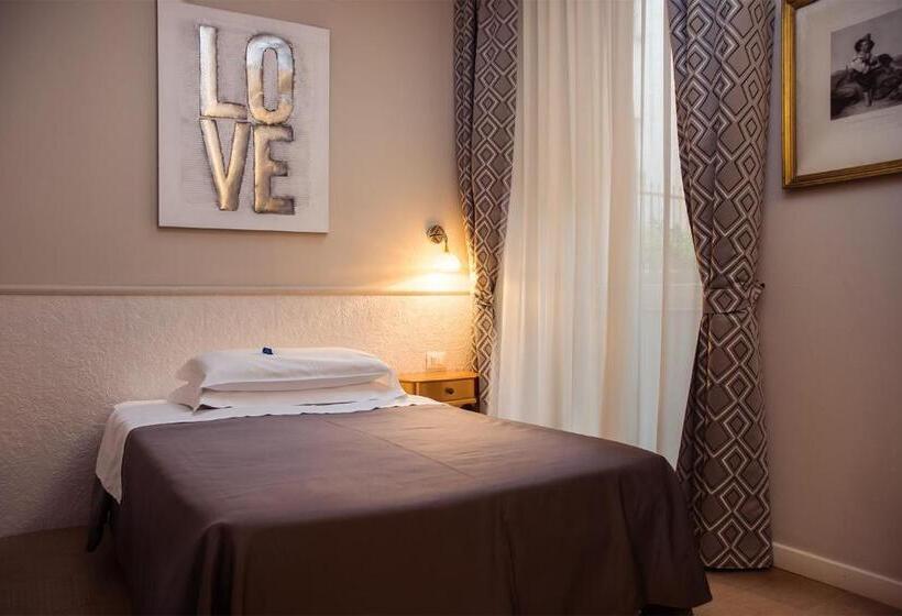 اتاق استاندارد یک نفره, Albergo Al Viale