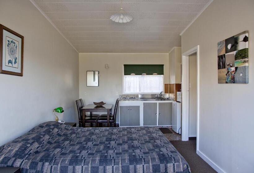Семейный Номер, Apple Motor Inn