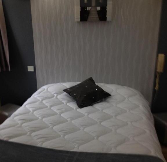 스탠다드 트리플 룸, Logis   Hôtel & Restaurant Moulin Des Forges