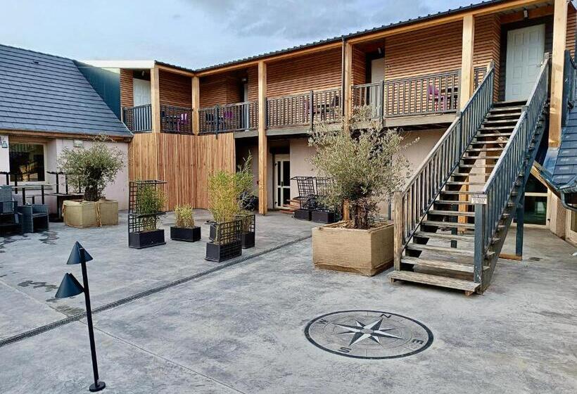 Номер Стандарт Трехместный, Logis Hôtel Volcan Sancy