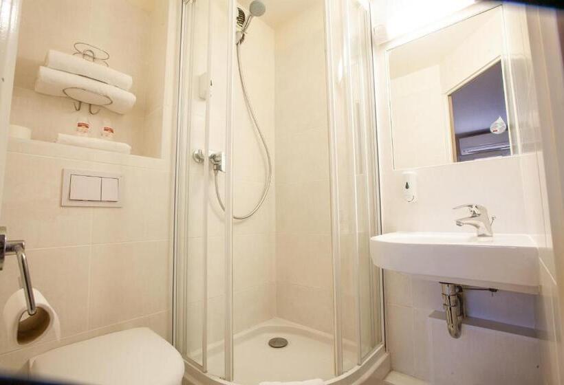 Трехместный Номер Базовый, Best Hotel Lyon   Saint Priest