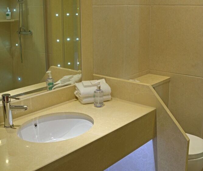 Номер Стандарт, Four Seasons Hotel & Leisure Club