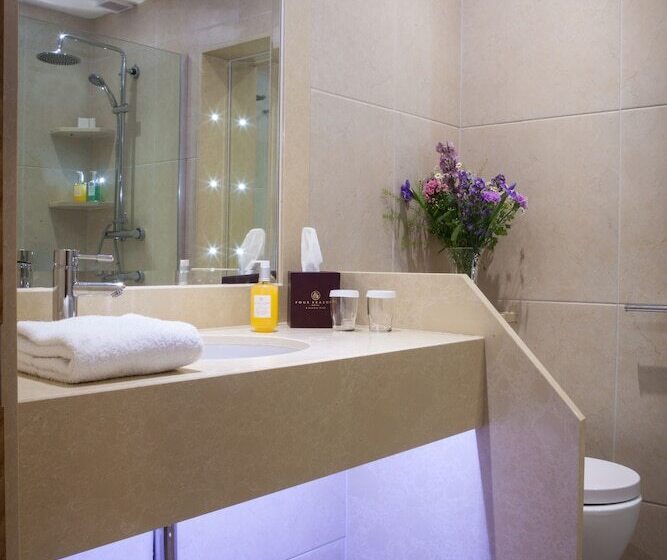 スタンダードルーム, Four Seasons Hotel & Leisure Club