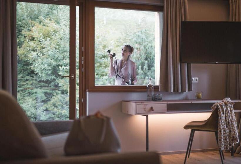 Полулюкс с Балконом, Kronplatz Resort Berghotel Zirm