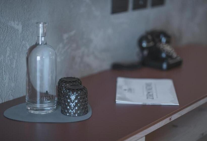Полулюкс с Балконом, Kronplatz Resort Berghotel Zirm