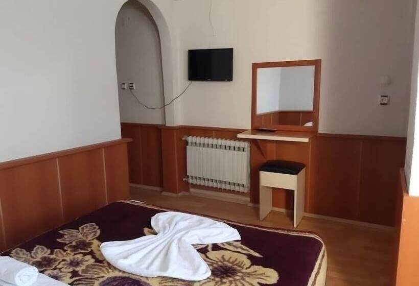 Номер Стандарт Трехместный, Mustafa
