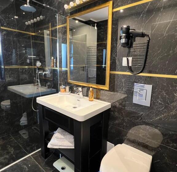 اتاق لوکس با بالکن, Krystal Boutique Mansion