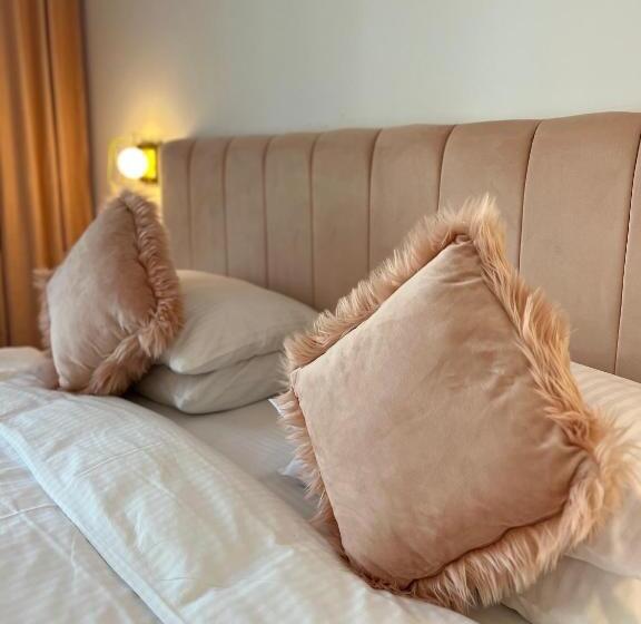 اتاق لوکس با چشم‌انداز باغ, Krystal Boutique Mansion