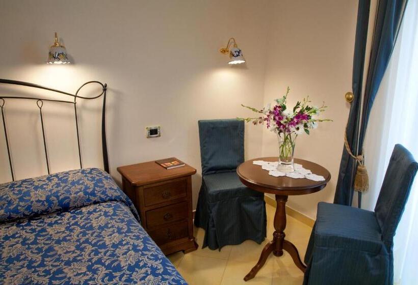 コンフォートルーム, Albergo L Antico Convitto