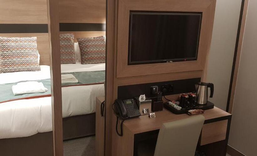Четырехместный Номер Superior, Merit Kensington