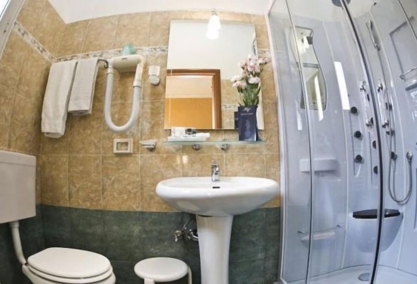 اتاق استاندارد چهار تخته, Albergo Hotel Verdi