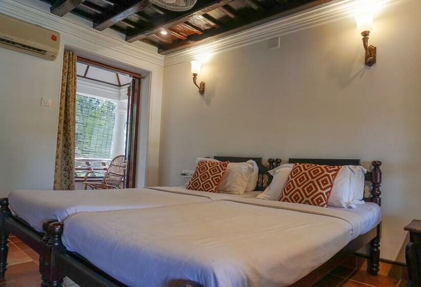 Quarto Deluxe com Sacada, Kumarakom Tharavadu   A Heritage Hotel, Kumarakom