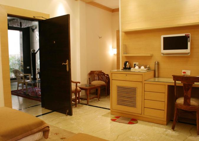 Family Suite, Silver Leaf Noida