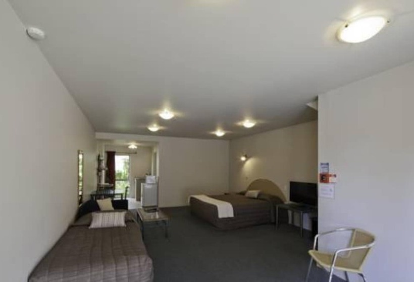 스탠다드 스튜디오, Lake Point Motel