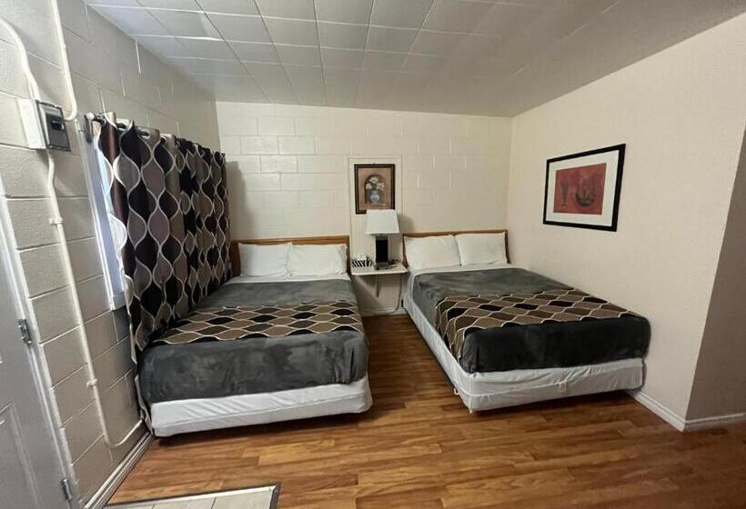 Номер Стандарт 2 Двуспальные Кровати, West Castle Motel