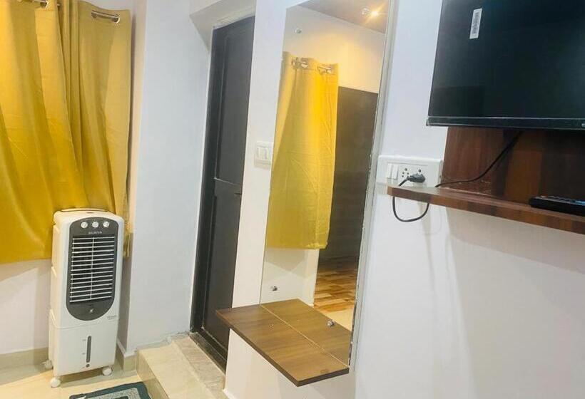 Номер Economy, Royal Excellency Inn