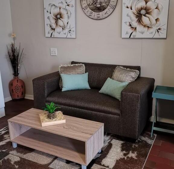 Номер Deluxe, Dr M Beauty Lounge And Guest House