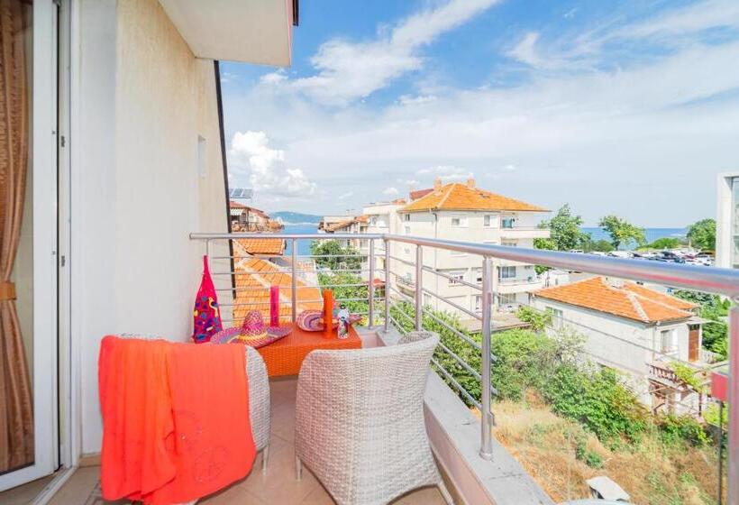 חדר משפחתי צדדי נוף לים, Boutique Guest House  Sofia