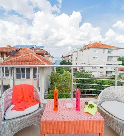 חדר סטנדרט נוף לים עם מרפסת, Boutique Guest House  Sofia