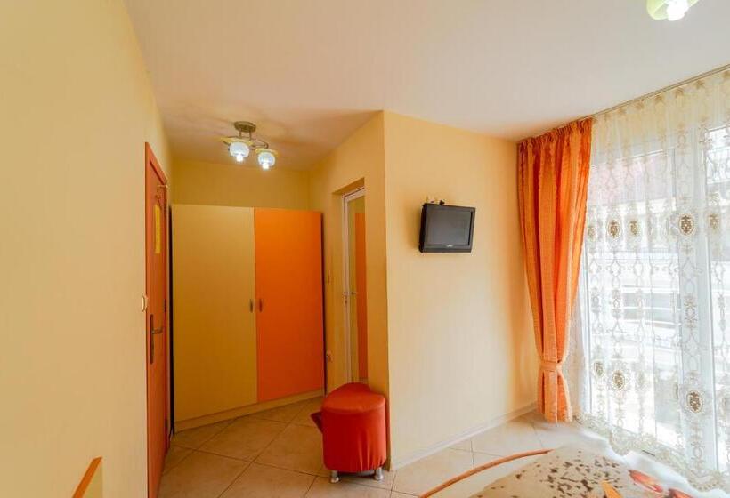 חדר סטנדרט עם מרפסת, Boutique Guest House  Sofia