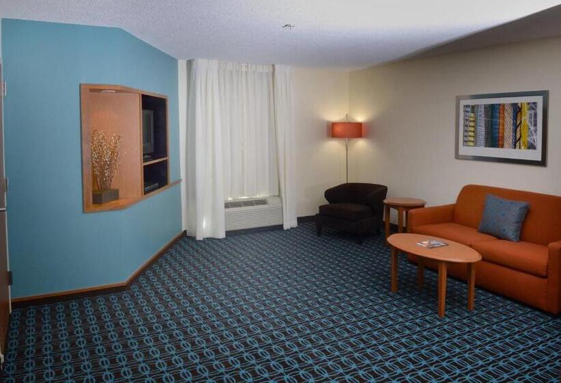 带大床的标准工作室, Fairfield Inn & Suites Effingham