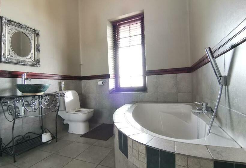 스탠다드 룸 킹사이즈 침대, Kralinbergh Estate Guesthouse