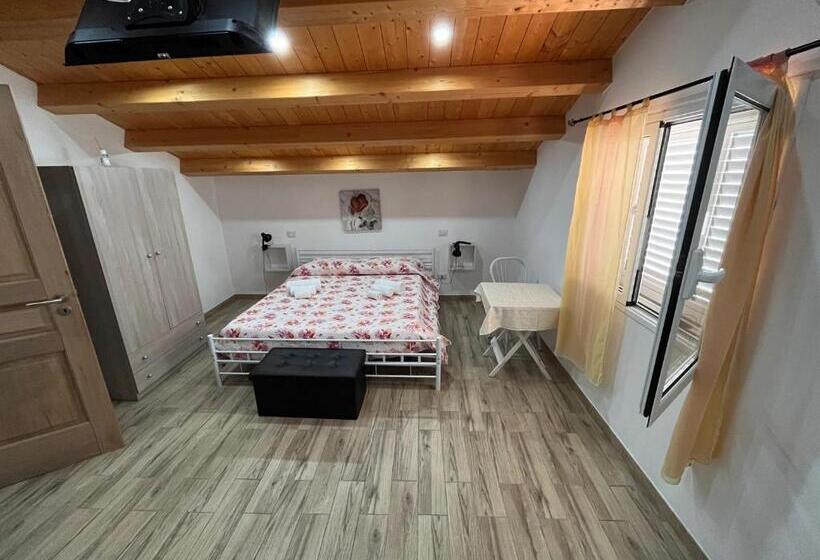 家庭间, Debel House