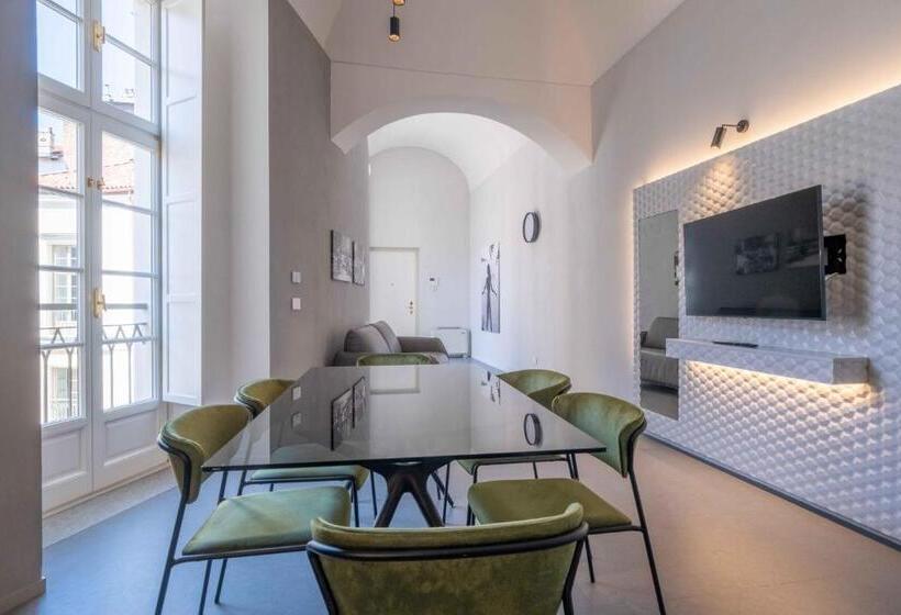 جناح عائلي, Oriana Homel Torino