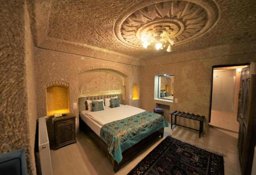 Quarto Triplo Estandar, Dedeli Konak Cave
